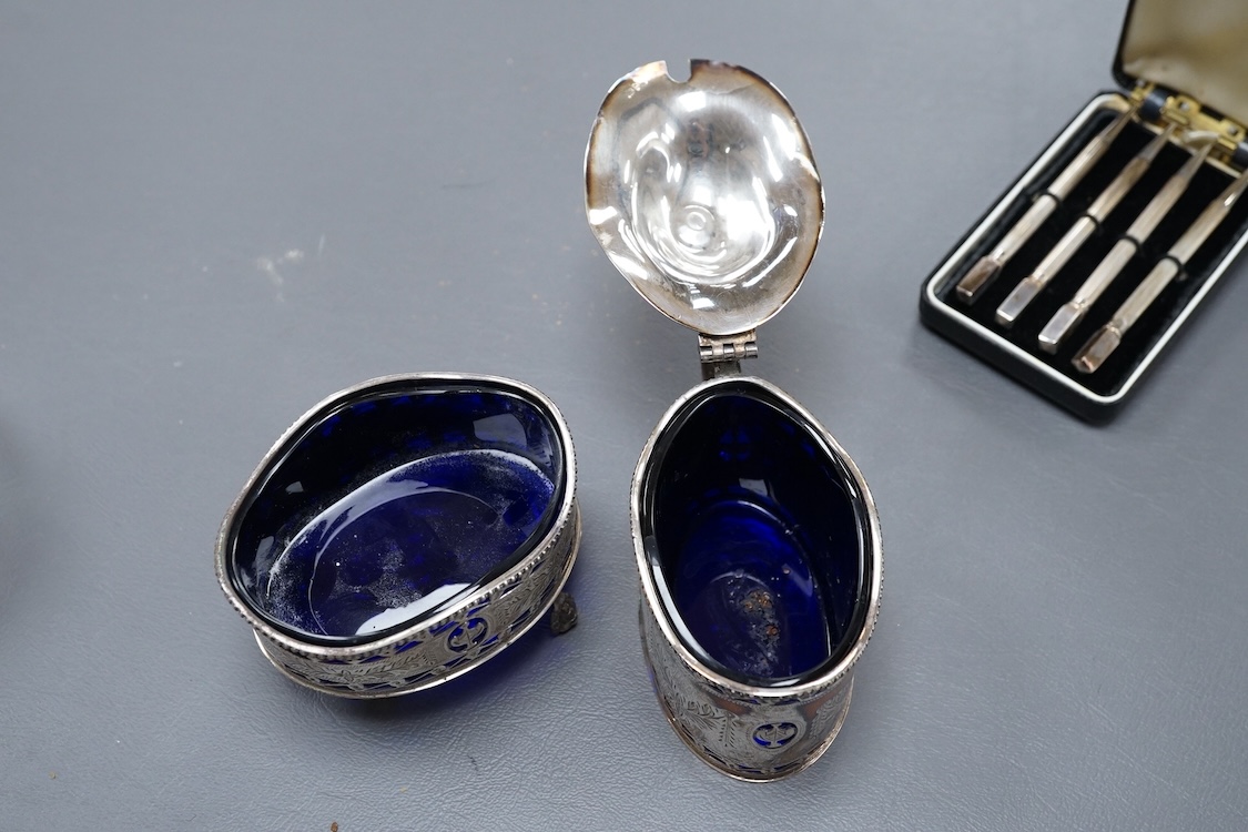 An Elizabeth II George style piece silver mustard pot and salt by Da-mar Silverware, London, 1977, together with a sliver mounted glass tidy and a cased set of four sterling mounted bridge pencils.